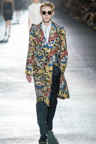 Look 24